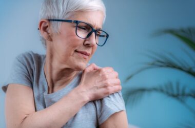 frozen-shoulder-senior-woman-holding-cold-compres-2024-10-18-08-32-27-utc-2