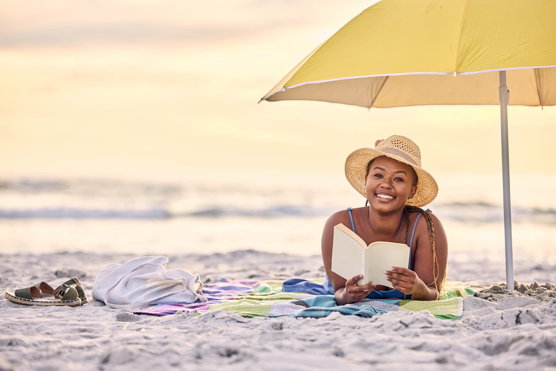 portrait-of-a-beautiful-young-woman-relaxing-with-2025-04-06-10-59-56-utc-2 Sommerzeit - Lesezeit